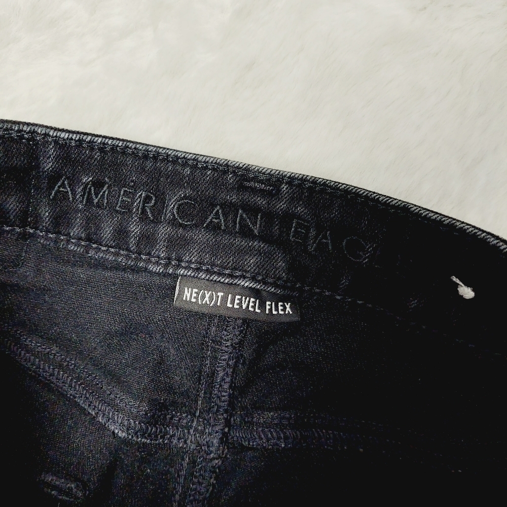 American Eagle Outfitters Women's Black Mid-Rise Relaxed Fit Straight Leg Jeans - Picture 6 of 8